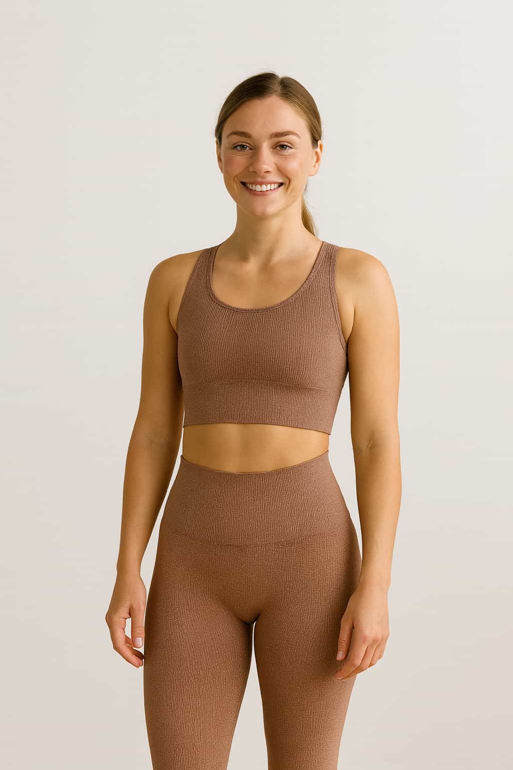 Moda fitness femenina moderna y cómoda